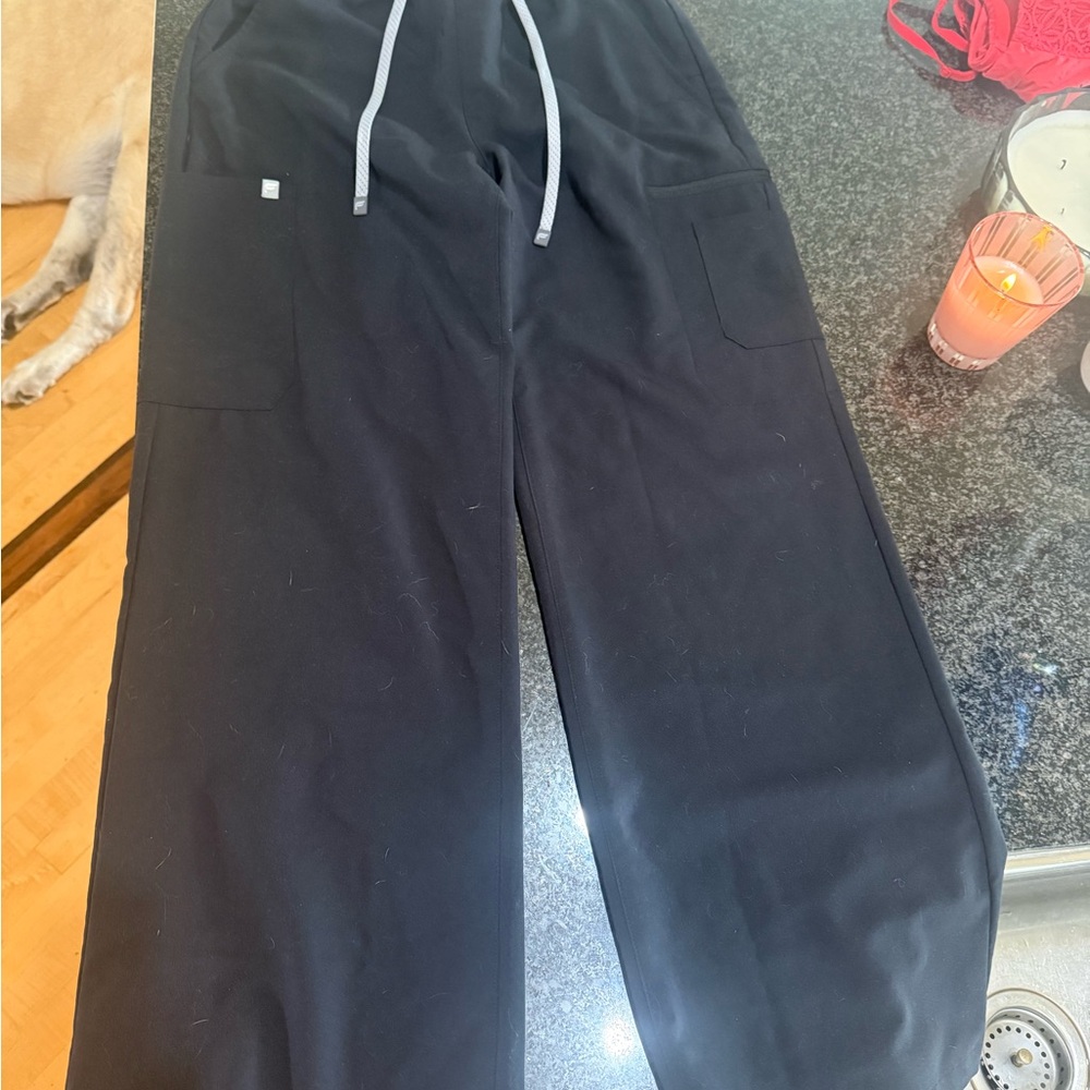 Women’s scrubs pants. Black Drawstring Pants Fabletics. Size Medium